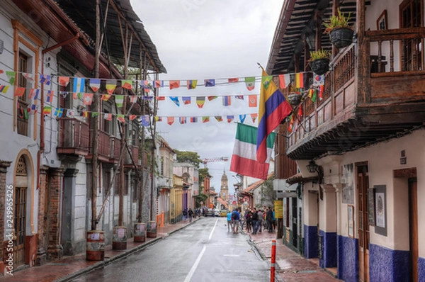 Fototapeta A view of a typical colonial style street in La Candelaria neighborhood, Bogota, Colombia.