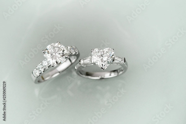 Obraz diamond ring and heart shape diamond ring