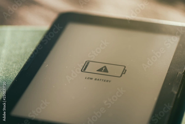 Obraz e-book in low battery
