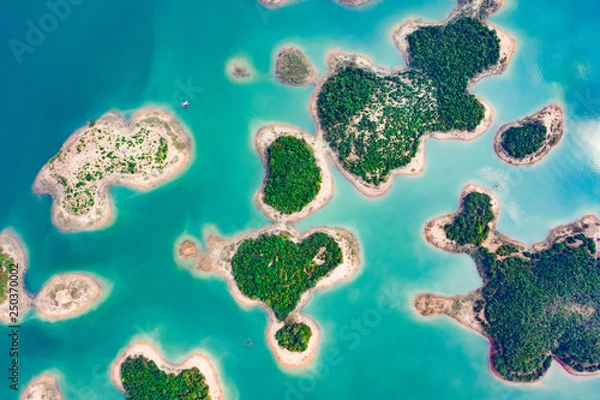Fototapeta (View from above) Stunning aerial view of a heart-shaped island in the middle of a group of other islands in Nam Ngum Reservoir in Thalat located in northern Laos.