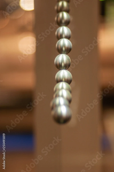 Obraz metal balls on string