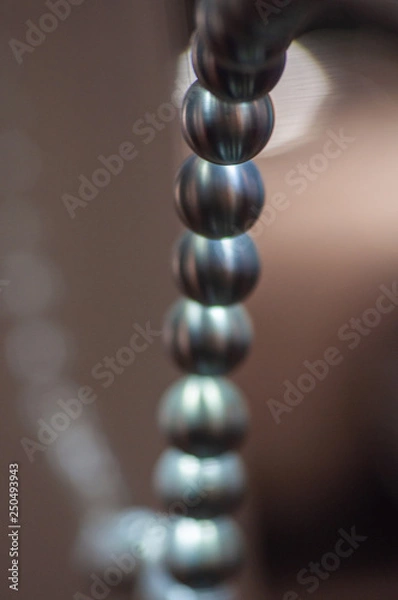 Obraz metal balls on string