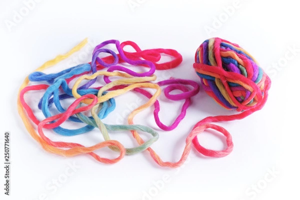 Fototapeta 横長で横に伸ばしたカラフルな色のついた毛糸と毛糸玉