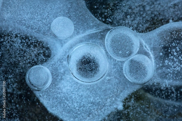 Fototapeta Abstract patterns and shapes in ice of the Hockanum River.