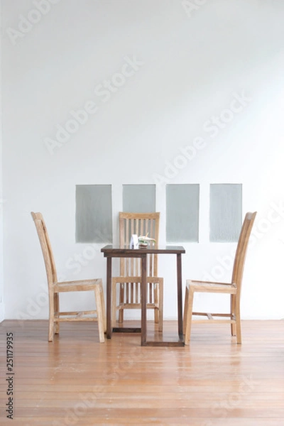 Fototapeta 白い壁とテーブルと椅子