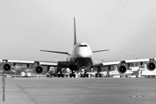 Obraz jumbo jet taxiing on runway.