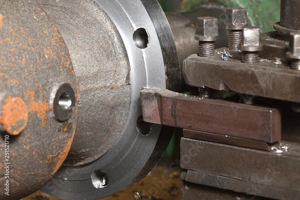 Fototapeta The body of the valve is installed on the old milling machine to cut the edges