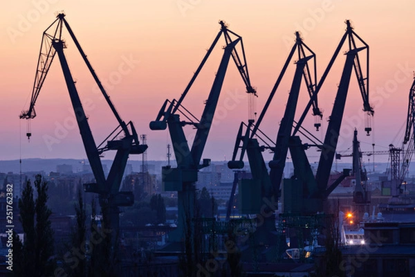 Fototapeta Gdańsk, Polska. Sylwetki żurawi portowych o zachodzie słońca