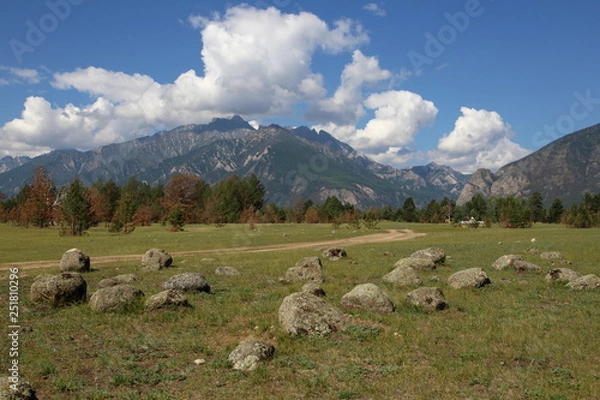 Obraz The mountains of the Barguzin mountains, this valley of the Barguzin river Steppe in the floodplain of the Barguzin river, then-birch forest belt, and behind it-the mountains of Barguzin ridge and the