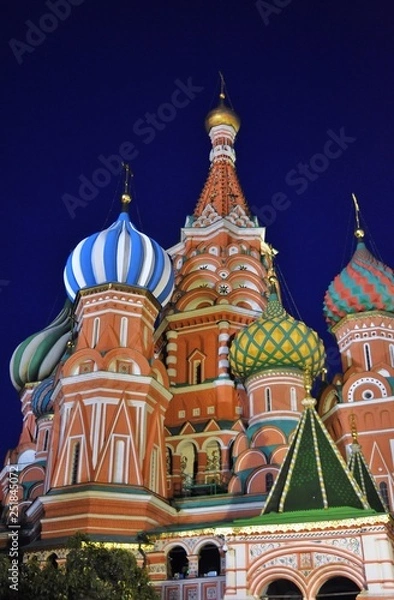 Fototapeta Saint Basils cathedral on the Red Square in Moscow. Color night photo.
