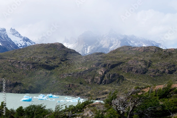 Obraz Icebergs on Grey Lake, Chile, Torres del Paine