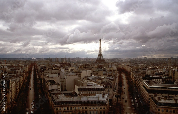 Fototapeta Vista of Paris from atop the Arc de Triomphe
