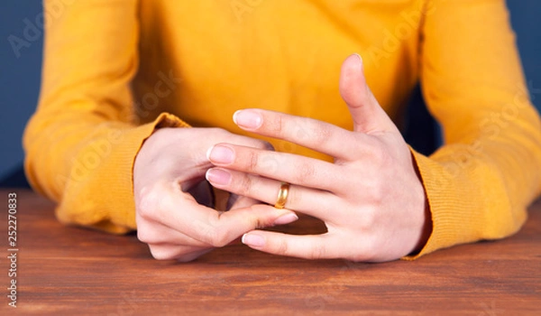 Fototapeta woman ring divorce