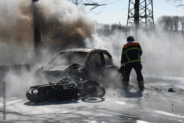Obraz brennender pkw