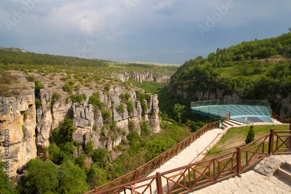 Obraz Crystal Terrace on incekaya (Tokatli) Canyon in Safranbolu/Turkey. This platform has 80 meters height. and incekaya canyon has wonderful trekking racecourse.