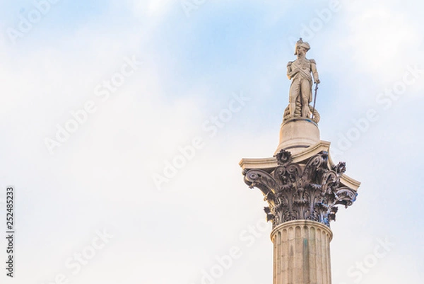 Fototapeta Famous statue of Admiral Nelson on Trafalgar Square in London, UK, on blue clear sky.