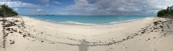 Obraz Panoramic view of a beautiful stretch of white sand beach in the Bahamas