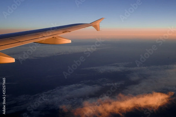 Fototapeta view from under the wing of the plane