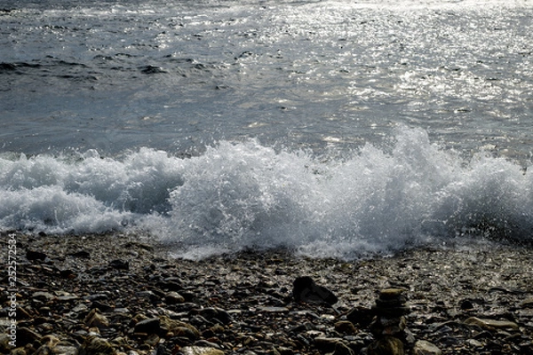 Fototapeta waves and splashes by the sea