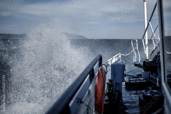 Fototapeta the ship sails on the sea