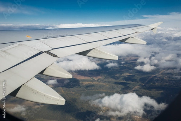 Fototapeta view from under the wing of the plane