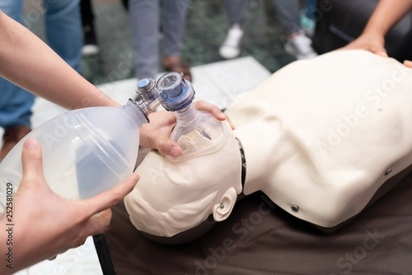 Obraz Nursing students are learning how to rescue the patients in emergency. CPR training with CPR doll and Am-bu bag for ventilation resuscitation.