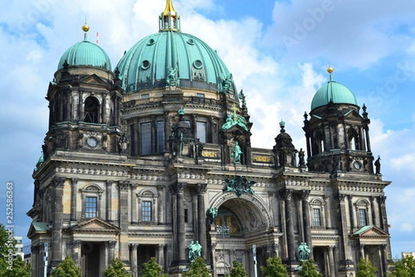 Fototapeta dom in berlin