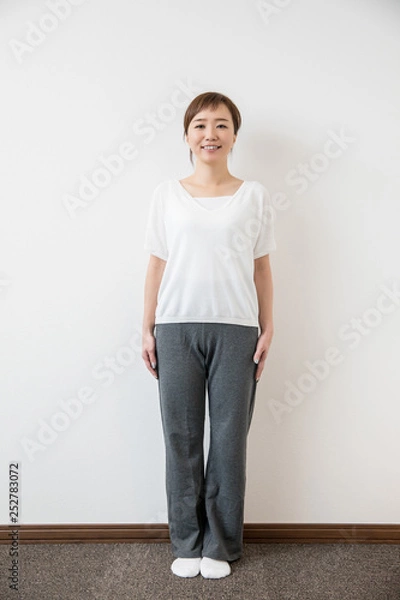 Fototapeta 姿勢の良い女性