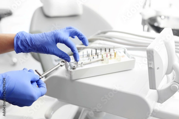 Fototapeta Kaseta implantologiczna. Wyposażenie gabinetu stomatologicznego.