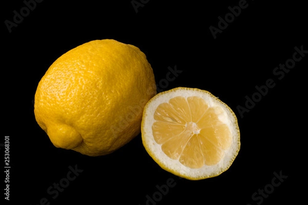 Fototapeta lemon on black background