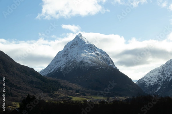 Fototapeta mountains and clouds