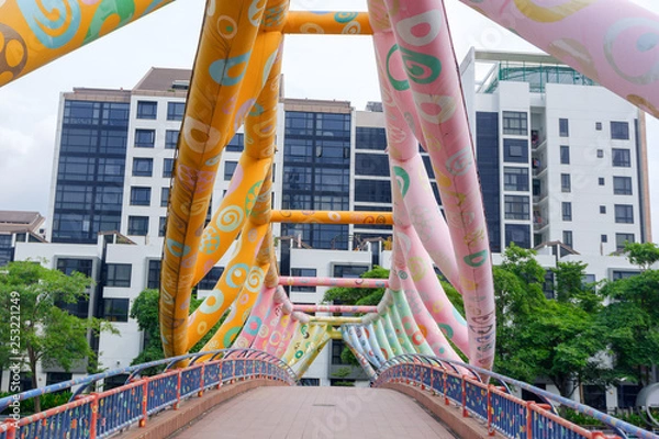 Obraz Alkaff Bridge, beautiful bridge over the river For walking along the Singapore River To roam Or exercise