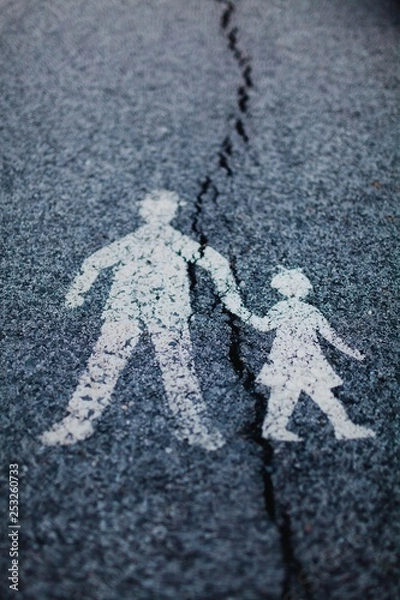 Fototapeta Traffic sign - crack divide relationship between parent and child.