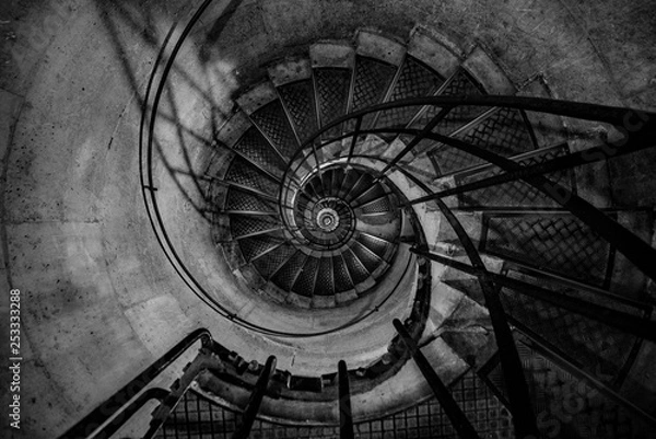 Fototapeta モノクロの螺旋階段