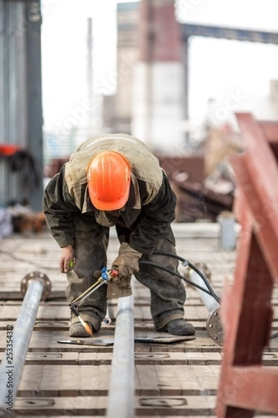 Fototapeta factory workers at Koksokhim, welders are engaged in the construction and installation of metal structures on high ground and in special working conditions