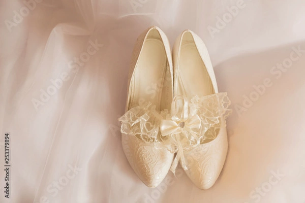 Obraz white wedding shoes with rings