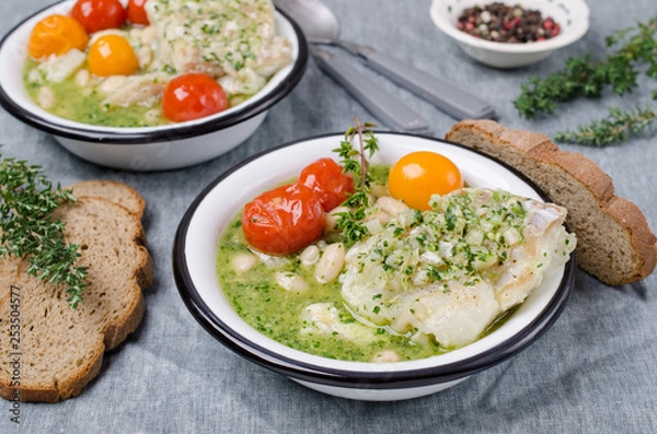 Obraz Stewed beans with fish