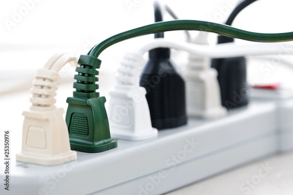 Obraz Przewody podłączone do paska zasilania