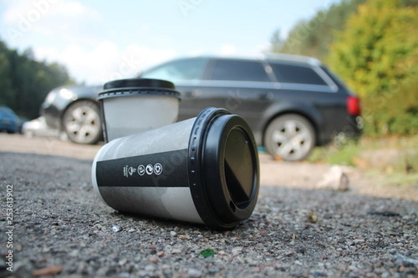 Fototapeta paper cups with car in the background