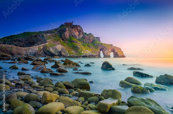 Obraz san juan de gaztelugatxe, monasterio atardecer en la costa vasca