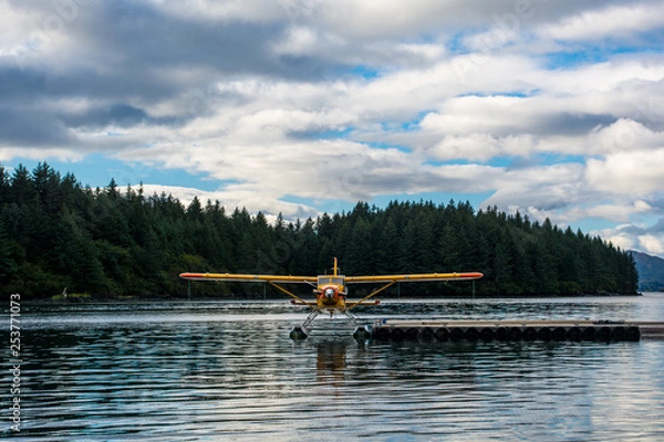 Fototapeta Alaska's transport. Small hydroplane on the water. Ready to start