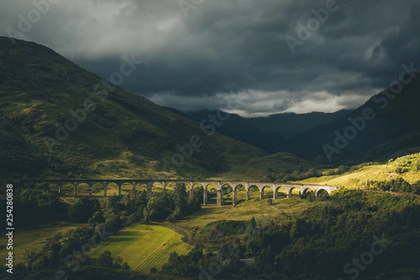 Fototapeta Famous bridge of glenfinnan railway viaduct highlands scotland tourist attraction Located at the top of Loch Shiel in the West Highlands of Scotland, the viaduct overlooks the Glenfinnan Monument