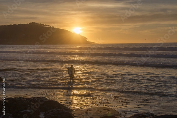 Obraz Surfing al Atardecer