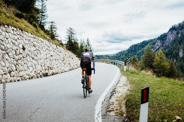 Obraz Rennradfahrer in den Bergen von Südtirol 