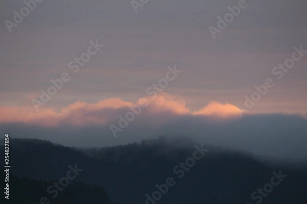 Obraz 朝日　山肌