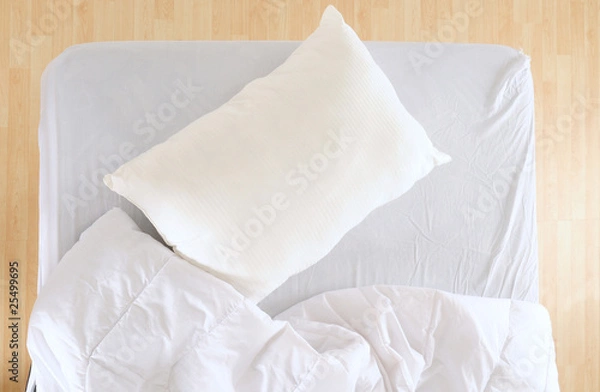 Fototapeta Messy bed.