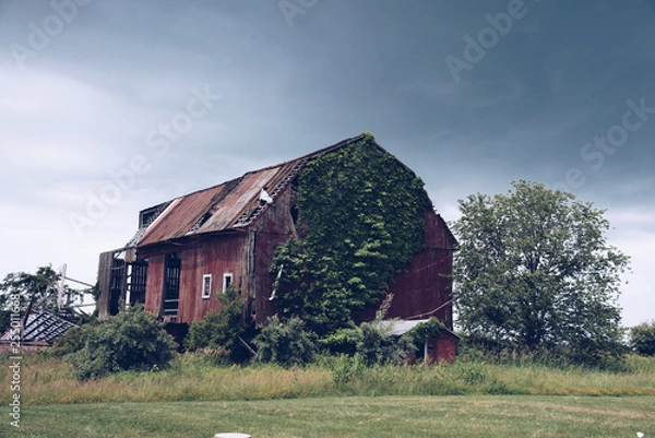 Obraz Abandoned Barn Before a Thunderstorm
