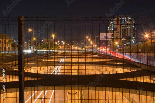 Fototapeta Circulación nocturna en un tunel