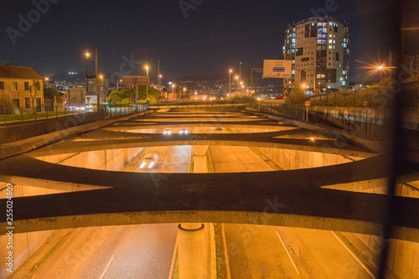 Obraz Circulación nocturna en un tunel