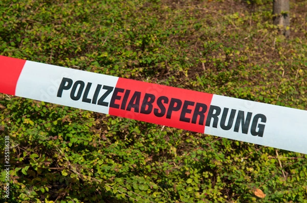 Fototapeta Flatterband Polizeiabsperrung